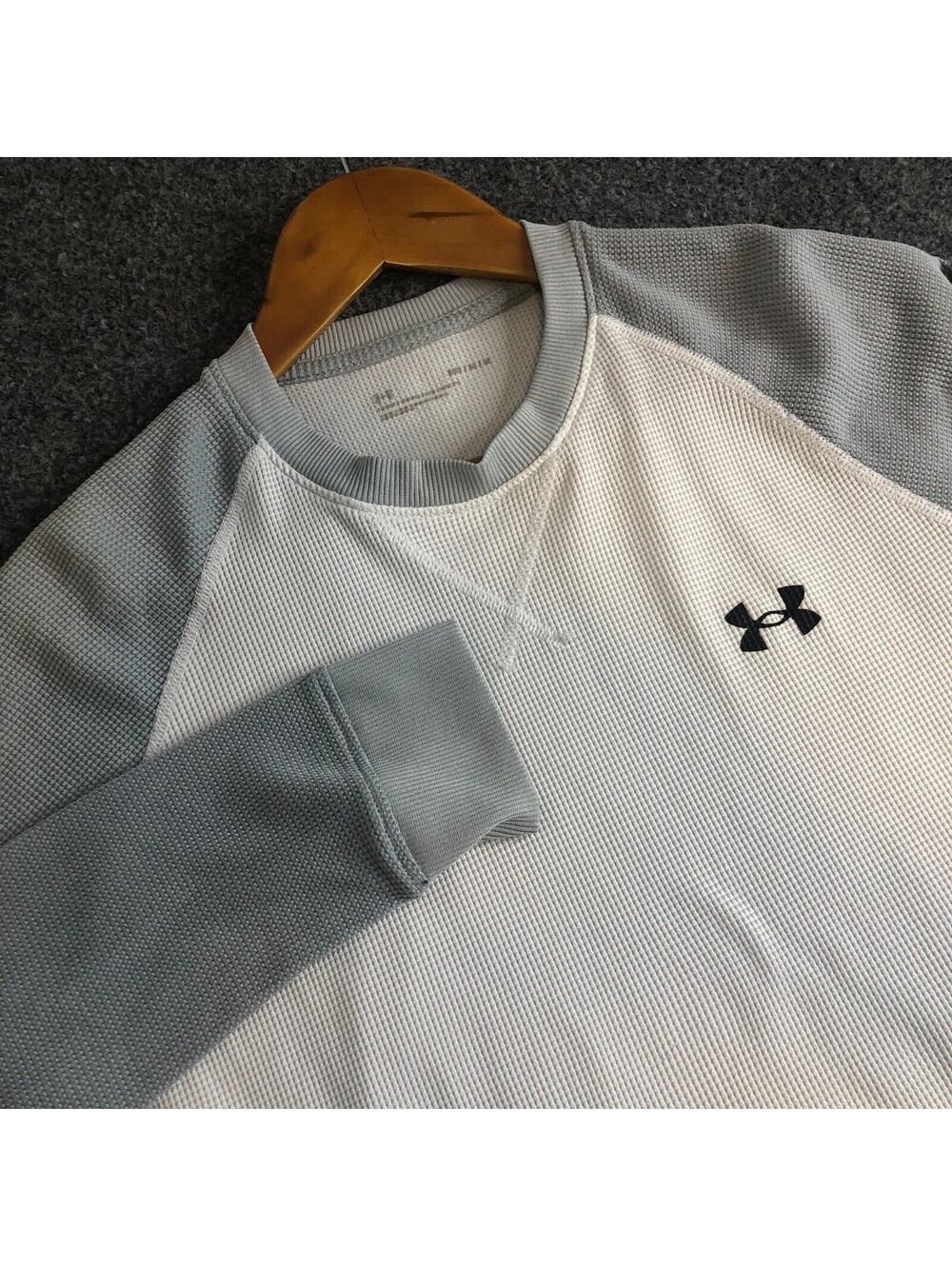 Under Armour Shirt Mens M Gray White Thermal Waffle Knit Loose Long Sleeve
